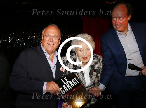 Amsterdam 11 april 2015  
Presentatie boek en 70e verjaardag van Joop Braakhekke bij le Garage. Zijn moeder van 104 jaar oud was aanwezig.