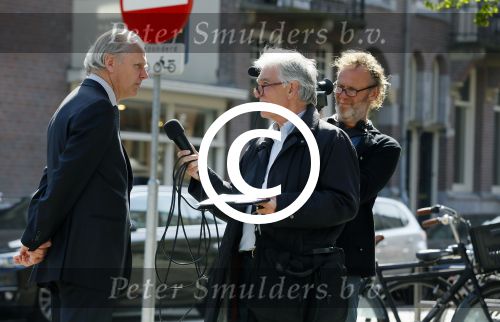 Amsterdam 21 april 2015  
Jop Ubbens wordt geintervieuwd op de cornelis schuytstraat
