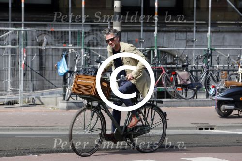 Amsterdam 23 april 2015  
Jos v Raak op de fiets bij ihet Paleis op de Dam.