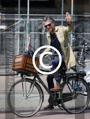 Amsterdam 23 april 2015  
Jos v Raak op de fiets bij ihet Paleis op de Dam.