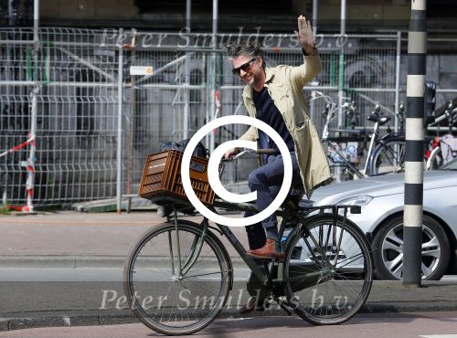 Amsterdam 23 april 2015  
Jos v Raak op de fiets bij ihet Paleis op de Dam.