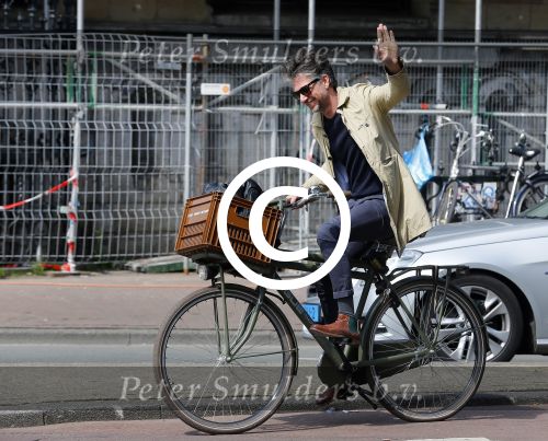 Amsterdam 23 april 2015  
Jos v Raak op de fiets bij ihet Paleis op de Dam.