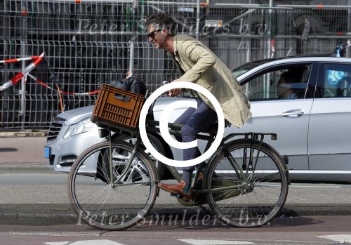 Amsterdam 23 april 2015  
Jos v Raak op de fiets bij ihet Paleis op de Dam.