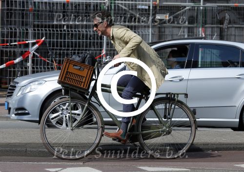 Amsterdam 23 april 2015  
Jos v Raak op de fiets bij ihet Paleis op de Dam.