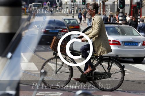 Amsterdam 23 april 2015  
Jos v Raak op de fiets bij ihet Paleis op de Dam.