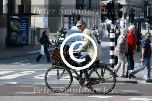 Amsterdam 23 april 2015  
Jos v Raak op de fiets bij ihet Paleis op de Dam.