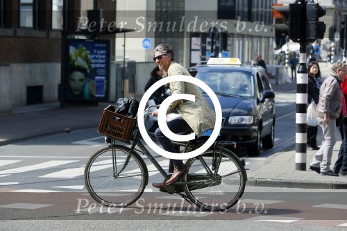 Amsterdam 23 april 2015  
Jos v Raak op de fiets bij ihet Paleis op de Dam.