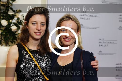 Amsterdam 10 april 2015    
Premiere Nationaal Ballet in de stopera. Karina Smulders met zus