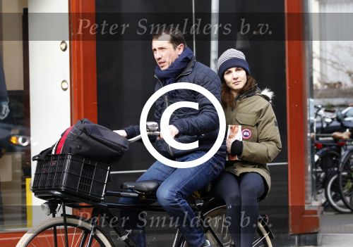 Amsterdam 7 april 2015
Kim v Kooten achter op de fiets bij haar man Jacob Derwig