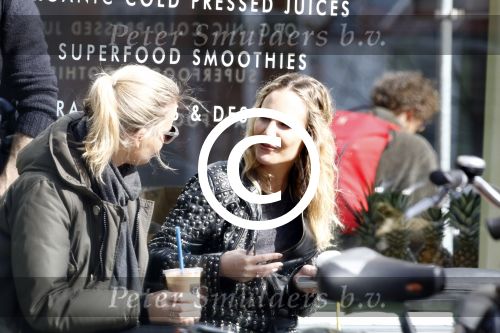 Amsterdam 8 april 2015
Kimberly Klaver met een vriendin op een terras