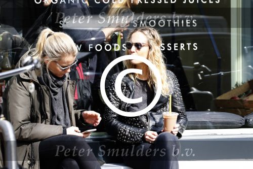 Amsterdam 8 april 2015
Kimberly Klaver met een vriendin op een terras