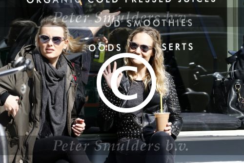 Amsterdam 8 april 2015
Kimberly Klaver met een vriendin op een terras