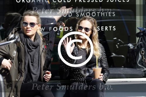 Amsterdam 8 april 2015
Kimberly Klaver met een vriendin op een terras
