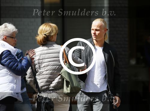 Amsterdam 30 april 2015  
Koen Verweij met (een) vriendin in zijn bmw cabrio en op straat
