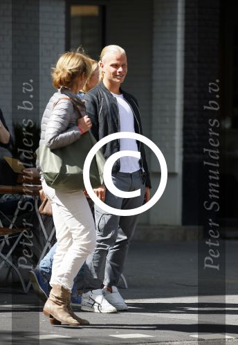 Amsterdam 30 april 2015  
Koen Verweij met (een) vriendin in zijn bmw cabrio en op straat