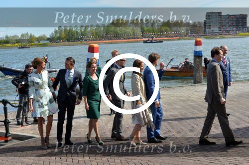 Dordrecht, 27 April 2015
Koningsdag 2015 met Koningin Willem-Alexander, Koningin Maxima, Prinses Amalia, Prinses Alexia em Prinses Ariane, Prins Constatijn, Prinses Laurentien, Prins Maurits, Prinses Marilene, Prinses Annette, Prins Bernhard Jr., Prins Pieter Christiaan en Prinses Anita