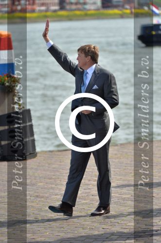 Dordrecht, 27 April 2015
Koningsdag 2015 met Koningin Willem-Alexander, Koningin Maxima, Prinses Amalia, Prinses Alexia em Prinses Ariane, Prins Constatijn, Prinses Laurentien, Prins Maurits, Prinses Marilene, Prinses Annette, Prins Bernhard Jr., Prins Pieter Christiaan en Prinses Anita