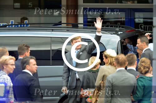 Dordrecht, 27 April 2015
Koningsdag 2015 met Koningin Willem-Alexander, Koningin Maxima, Prinses Amalia, Prinses Alexia em Prinses Ariane, Prins Constatijn, Prinses Laurentien, Prins Maurits, Prinses Marilene, Prinses Annette, Prins Bernhard Jr., Prins Pieter Christiaan en Prinses Anita