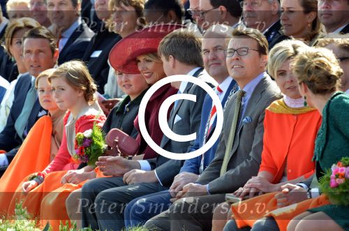 Dordrecht, 27 April 2015
Koningsdag 2015 met Koningin Willem-Alexander, Koningin Maxima, Prinses Amalia, Prinses Alexia em Prinses Ariane, Prins Constatijn, Prinses Laurentien, Prins Maurits, Prinses Marilene, Prinses Annette, Prins Bernhard Jr., Prins Pieter Christiaan en Prinses Anita