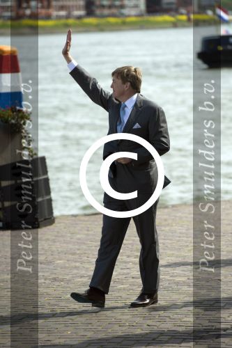 Dordrecht, 27 April 2015
Koningsdag 2015 met Koningin Willem-Alexander, Koningin Maxima, Prinses Amalia, Prinses Alexia em Prinses Ariane, Prins Constatijn, Prinses Laurentien, Prins Maurits, Prinses Marilene, Prinses Annette, Prins Bernhard Jr., Prins Pieter Christiaan en Prinses Anita