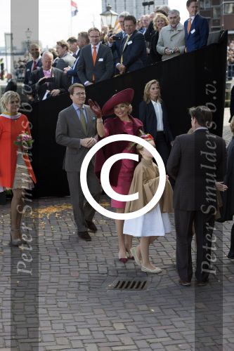 Dordrecht, 27 April 2015
Koningsdag 2015 met Koningin Willem-Alexander, Koningin Maxima, Prinses Amalia, Prinses Alexia em Prinses Ariane, Prins Constatijn, Prinses Laurentien, Prins Maurits, Prinses Marilene, Prinses Annette, Prins Bernhard Jr., Prins Pieter Christiaan en Prinses Anita