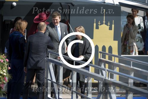 Dordrecht, 27 April 2015
Koningsdag 2015 met Koningin Willem-Alexander, Koningin Maxima, Prinses Amalia, Prinses Alexia em Prinses Ariane, Prins Constatijn, Prinses Laurentien, Prins Maurits, Prinses Marilene, Prinses Annette, Prins Bernhard Jr., Prins Pieter Christiaan en Prinses Anita