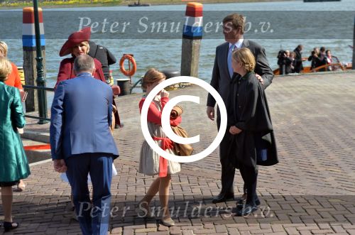 Dordrecht, 27 April 2015
Koningsdag 2015 met Koningin Willem-Alexander, Koningin Maxima, Prinses Amalia, Prinses Alexia em Prinses Ariane, Prins Constatijn, Prinses Laurentien, Prins Maurits, Prinses Marilene, Prinses Annette, Prins Bernhard Jr., Prins Pieter Christiaan en Prinses Anita