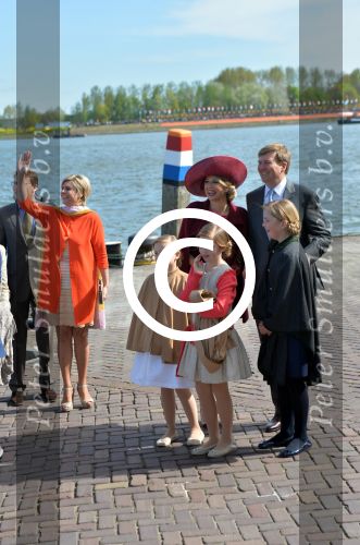 Dordrecht, 27 April 2015
Koningsdag 2015 met Koningin Willem-Alexander, Koningin Maxima, Prinses Amalia, Prinses Alexia em Prinses Ariane, Prins Constatijn, Prinses Laurentien, Prins Maurits, Prinses Marilene, Prinses Annette, Prins Bernhard Jr., Prins Pieter Christiaan en Prinses Anita