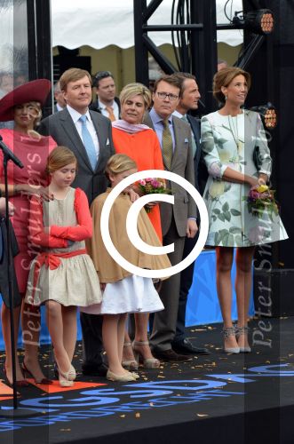Dordrecht, 27 April 2015
Koningsdag 2015 met Koningin Willem-Alexander, Koningin Maxima, Prinses Amalia, Prinses Alexia em Prinses Ariane, Prins Constatijn, Prinses Laurentien, Prins Maurits, Prinses Marilene, Prinses Annette, Prins Bernhard Jr., Prins Pieter Christiaan en Prinses Anita