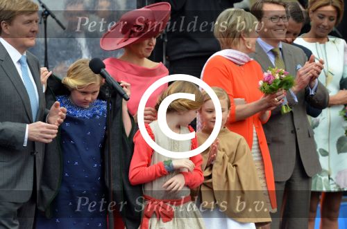 Dordrecht, 27 April 2015
Koningsdag 2015 met Koningin Willem-Alexander, Koningin Maxima, Prinses Amalia, Prinses Alexia em Prinses Ariane, Prins Constatijn, Prinses Laurentien, Prins Maurits, Prinses Marilene, Prinses Annette, Prins Bernhard Jr., Prins Pieter Christiaan en Prinses Anita