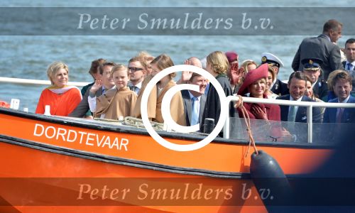 Dordrecht, 27 April 2015
Koningsdag 2015 met Koningin Willem-Alexander, Koningin Maxima, Prinses Amalia, Prinses Alexia em Prinses Ariane, Prins Constatijn, Prinses Laurentien, Prins Maurits, Prinses Marilene, Prinses Annette, Prins Bernhard Jr., Prins Pieter Christiaan en Prinses Anita