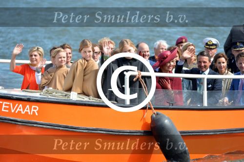 Dordrecht, 27 April 2015
Koningsdag 2015 met Koningin Willem-Alexander, Koningin Maxima, Prinses Amalia, Prinses Alexia em Prinses Ariane, Prins Constatijn, Prinses Laurentien, Prins Maurits, Prinses Marilene, Prinses Annette, Prins Bernhard Jr., Prins Pieter Christiaan en Prinses Anita