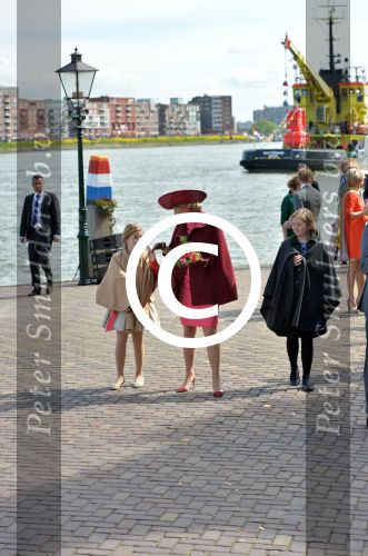 Dordrecht, 27 April 2015
Koningsdag 2015 met Koningin Willem-Alexander, Koningin Maxima, Prinses Amalia, Prinses Alexia em Prinses Ariane, Prins Constatijn, Prinses Laurentien, Prins Maurits, Prinses Marilene, Prinses Annette, Prins Bernhard Jr., Prins Pieter Christiaan en Prinses Anita