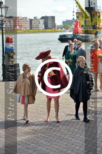 Dordrecht, 27 April 2015
Koningsdag 2015 met Koningin Willem-Alexander, Koningin Maxima, Prinses Amalia, Prinses Alexia em Prinses Ariane, Prins Constatijn, Prinses Laurentien, Prins Maurits, Prinses Marilene, Prinses Annette, Prins Bernhard Jr., Prins Pieter Christiaan en Prinses Anita