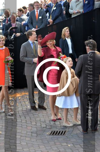 Dordrecht, 27 April 2015
Koningsdag 2015 met Koningin Willem-Alexander, Koningin Maxima, Prinses Amalia, Prinses Alexia em Prinses Ariane, Prins Constatijn, Prinses Laurentien, Prins Maurits, Prinses Marilene, Prinses Annette, Prins Bernhard Jr., Prins Pieter Christiaan en Prinses Anita