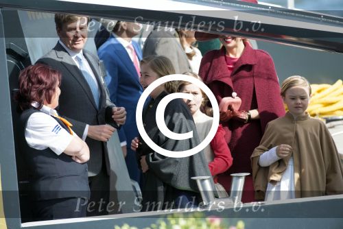 Dordrecht, 27 April 2015
Koningsdag 2015 met Koningin Willem-Alexander, Koningin Maxima, Prinses Amalia, Prinses Alexia em Prinses Ariane, Prins Constatijn, Prinses Laurentien, Prins Maurits, Prinses Marilene, Prinses Annette, Prins Bernhard Jr., Prins Pieter Christiaan en Prinses Anita