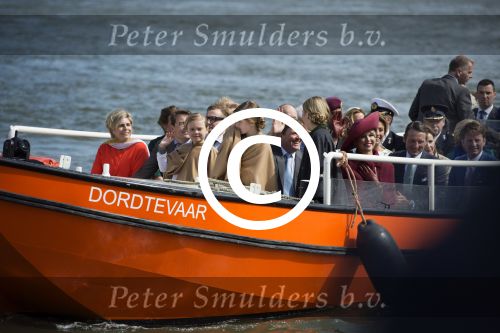 Dordrecht, 27 April 2015
Koningsdag 2015 met Koningin Willem-Alexander, Koningin Maxima, Prinses Amalia, Prinses Alexia em Prinses Ariane, Prins Constatijn, Prinses Laurentien, Prins Maurits, Prinses Marilene, Prinses Annette, Prins Bernhard Jr., Prins Pieter Christiaan en Prinses Anita