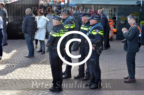 Dordrecht, 27 April 2015
Koningsdag 2015 met Koningin Willem-Alexander, Koningin Maxima, Prinses Amalia, Prinses Alexia em Prinses Ariane, Prins Constatijn, Prinses Laurentien, Prins Maurits, Prinses Marilene, Prinses Annette, Prins Bernhard Jr., Prins Pieter Christiaan en Prinses Anita