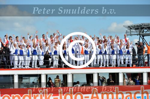 Dordrecht, 27 April 2015
Koningsdag 2015 met Koningin Willem-Alexander, Koningin Maxima, Prinses Amalia, Prinses Alexia em Prinses Ariane, Prins Constatijn, Prinses Laurentien, Prins Maurits, Prinses Marilene, Prinses Annette, Prins Bernhard Jr., Prins Pieter Christiaan en Prinses Anita
