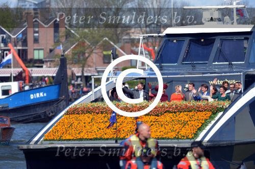 Dordrecht, 27 April 2015
Koningsdag 2015 met Koningin Willem-Alexander, Koningin Maxima, Prinses Amalia, Prinses Alexia em Prinses Ariane, Prins Constatijn, Prinses Laurentien, Prins Maurits, Prinses Marilene, Prinses Annette, Prins Bernhard Jr., Prins Pieter Christiaan en Prinses Anita