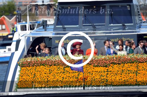 Dordrecht, 27 April 2015
Koningsdag 2015 met Koningin Willem-Alexander, Koningin Maxima, Prinses Amalia, Prinses Alexia em Prinses Ariane, Prins Constatijn, Prinses Laurentien, Prins Maurits, Prinses Marilene, Prinses Annette, Prins Bernhard Jr., Prins Pieter Christiaan en Prinses Anita