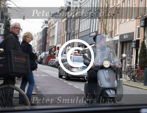 Amsterdam 11 april 2015   
Leco v Zadelhoff op zijn scooter op de pc hooftstraat