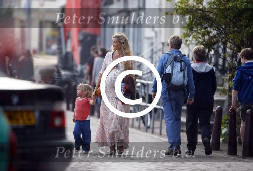 Amsterdam 10 april 2015    
Marije Braber de vriendin van Chris Zegers hoogzwanger