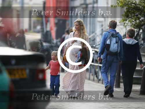 Amsterdam 10 april 2015    
Marije Braber de vriendin van Chris Zegers hoogzwanger