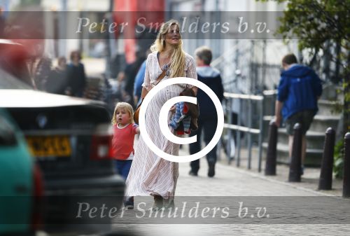 Amsterdam 10 april 2015    
Marije Braber de vriendin van Chris Zegers hoogzwanger