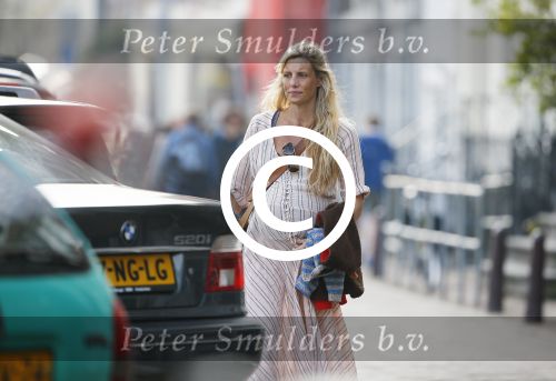 Amsterdam 10 april 2015    
Marije Braber de vriendin van Chris Zegers hoogzwanger