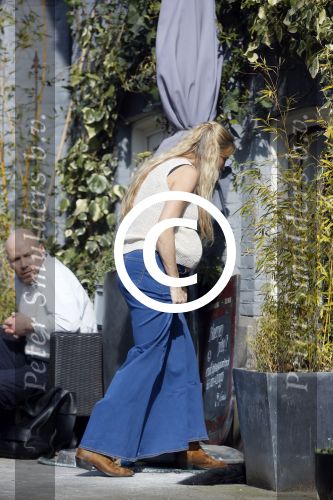 Amsterdam 10 april 2015    
Marije Braber de vriendin van Chris Zegers hoogzwanger