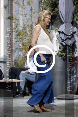 Amsterdam 10 april 2015    
Marije Braber de vriendin van Chris Zegers hoogzwanger