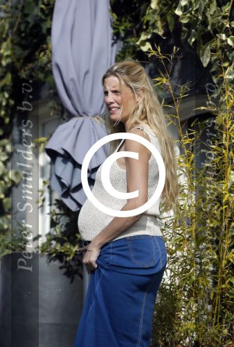 Amsterdam 10 april 2015    
Marije Braber de vriendin van Chris Zegers hoogzwanger