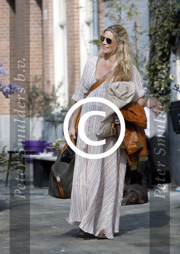 Amsterdam 10 april 2015    
Marije Braber de vriendin van Chris Zegers hoogzwanger